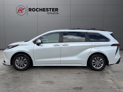 2022 Toyota Sienna XLE 8 Passenger
