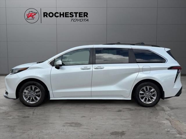2022 Toyota Sienna XLE 8 Passenger
