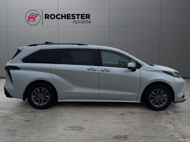 2022 Toyota Sienna XLE 8 Passenger