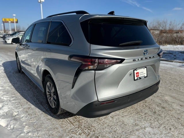 2024 Toyota Sienna XLE 8 Passenger