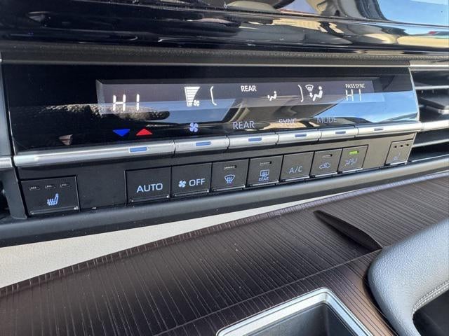 2024 Toyota Sienna XLE 8 Passenger