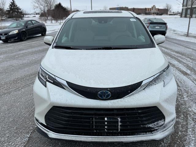2021 Toyota Sienna XLE 7 Passenger