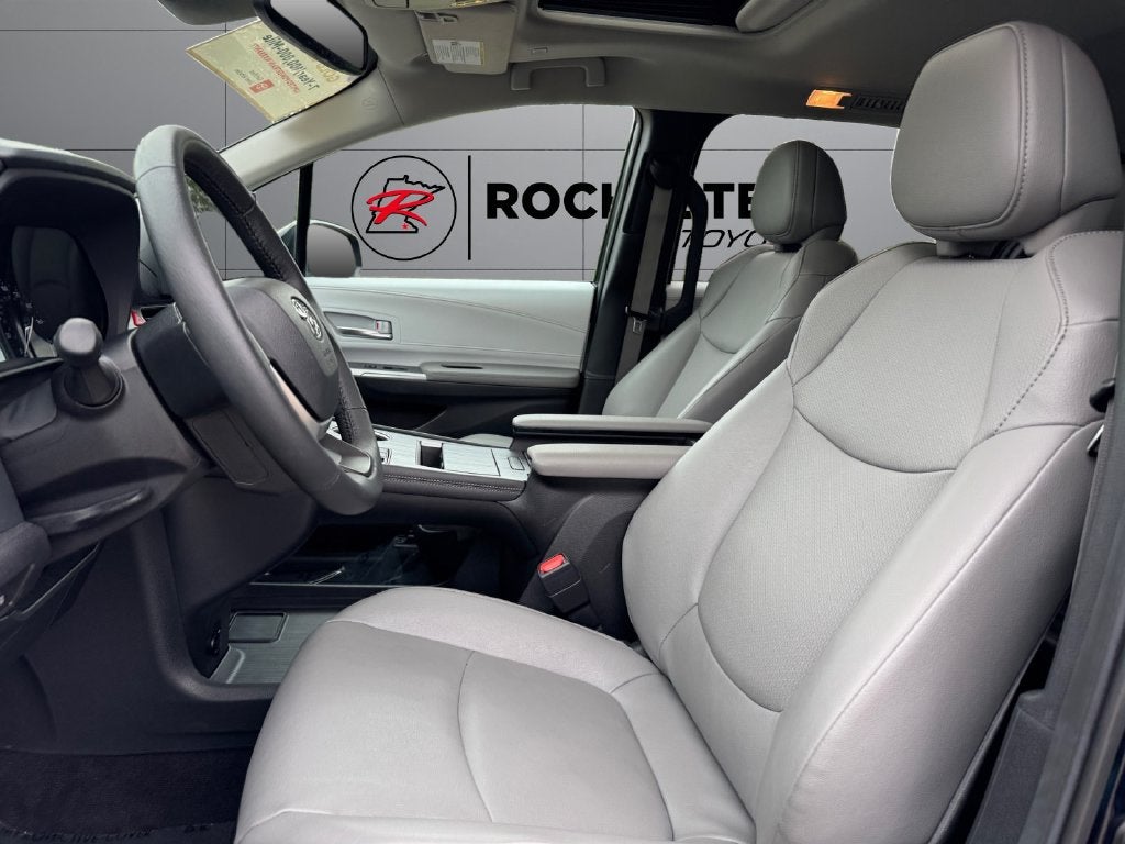 2025 Toyota Sienna XLE 8 Passenger