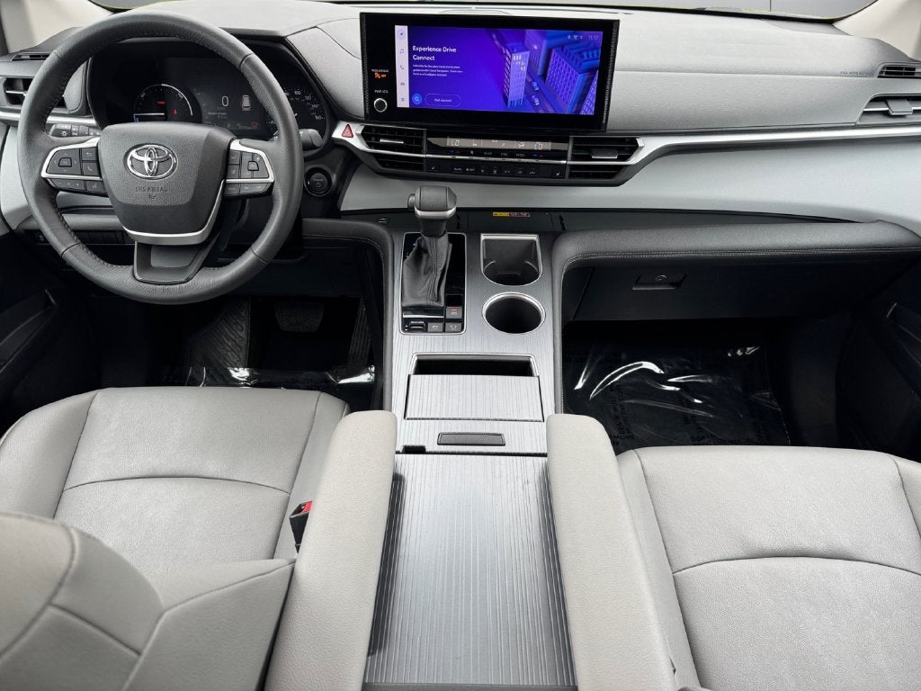 2025 Toyota Sienna XLE 8 Passenger