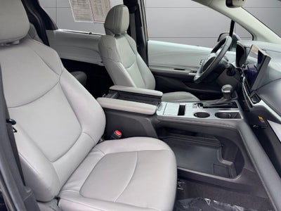 2025 Toyota Sienna XLE 8 Passenger