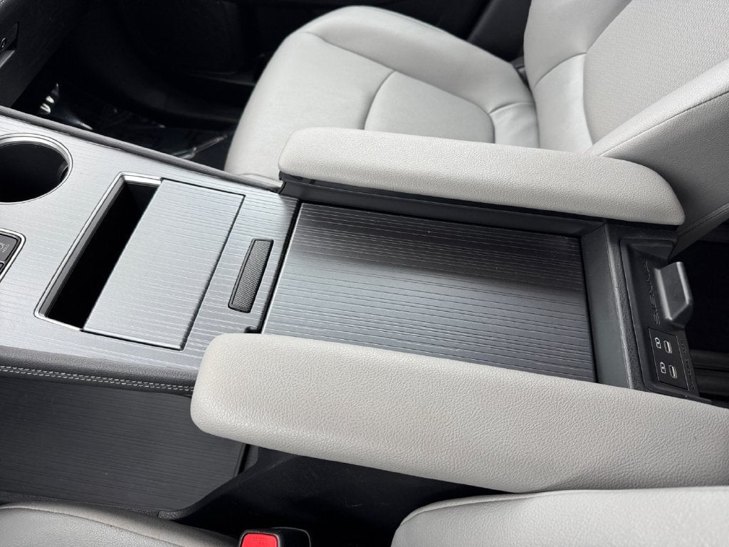2025 Toyota Sienna XLE 8 Passenger