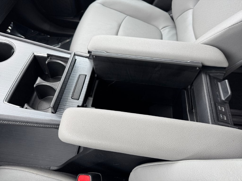2025 Toyota Sienna XLE 8 Passenger