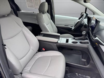 2025 Toyota Sienna XLE 8 Passenger