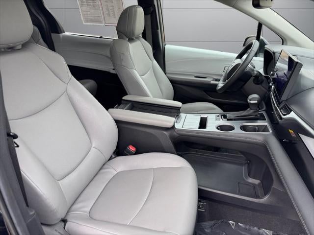 2025 Toyota Sienna XLE 8 Passenger