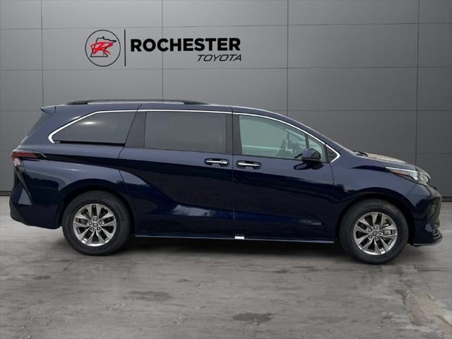 2025 Toyota Sienna XLE 8 Passenger