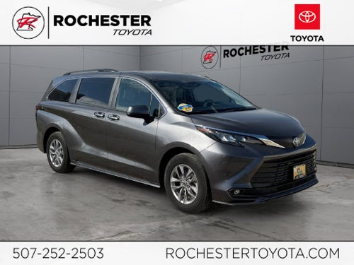 2025 Toyota Sienna XLE 7 Passenger