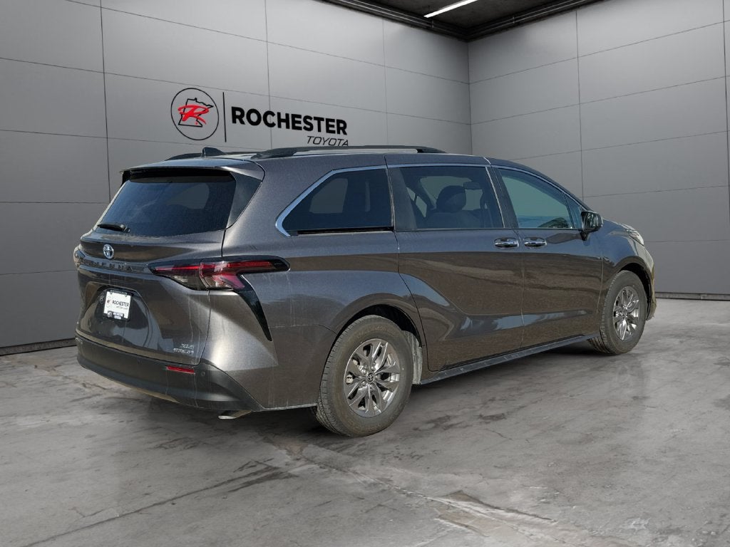 2023 Toyota Sienna XLE 7 Passenger