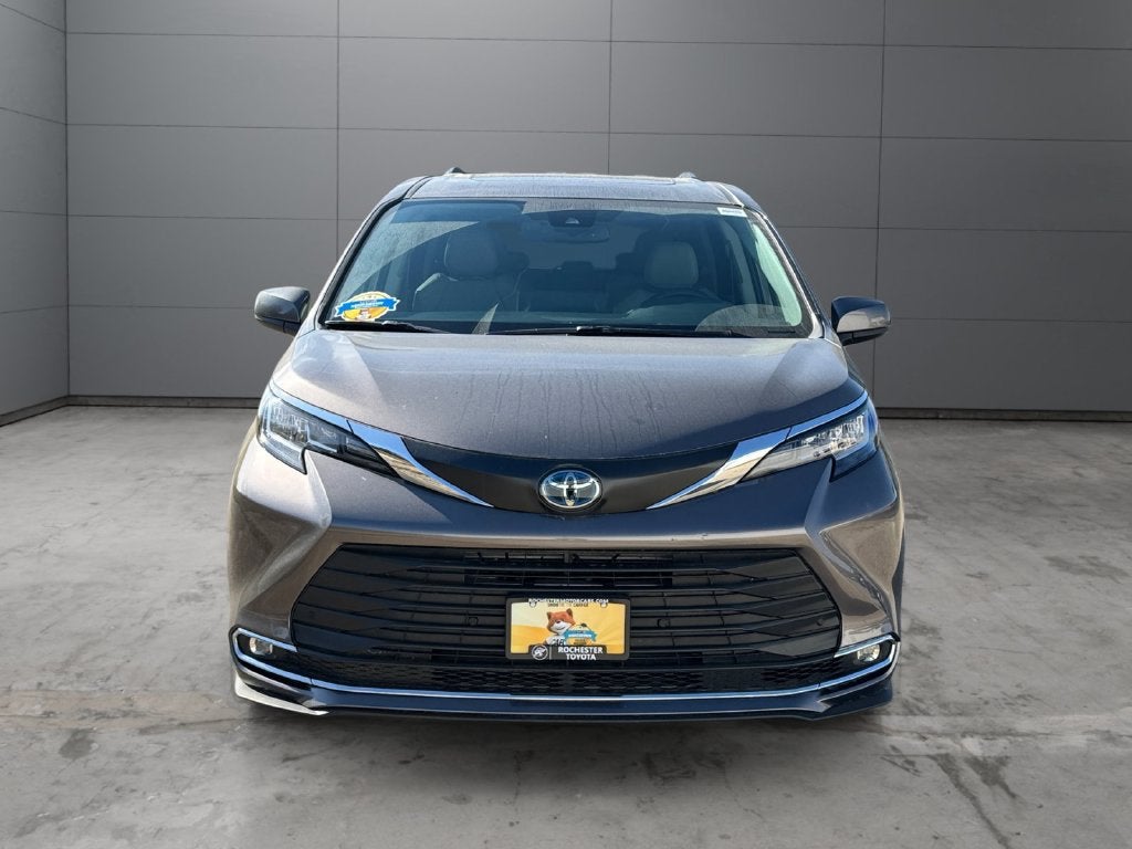 2023 Toyota Sienna XLE 7 Passenger