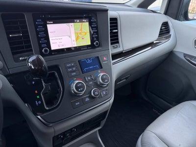 2018 Toyota Sienna XLE Premium 8 Passenger