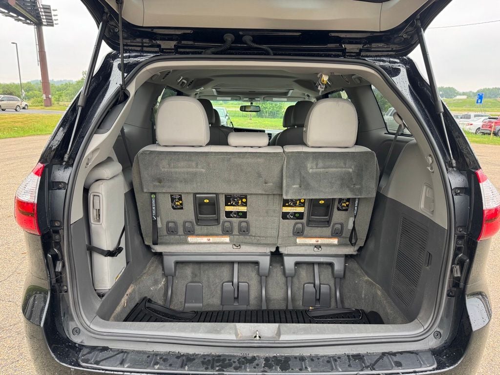 2017 Toyota Sienna XLE 8 Passenger