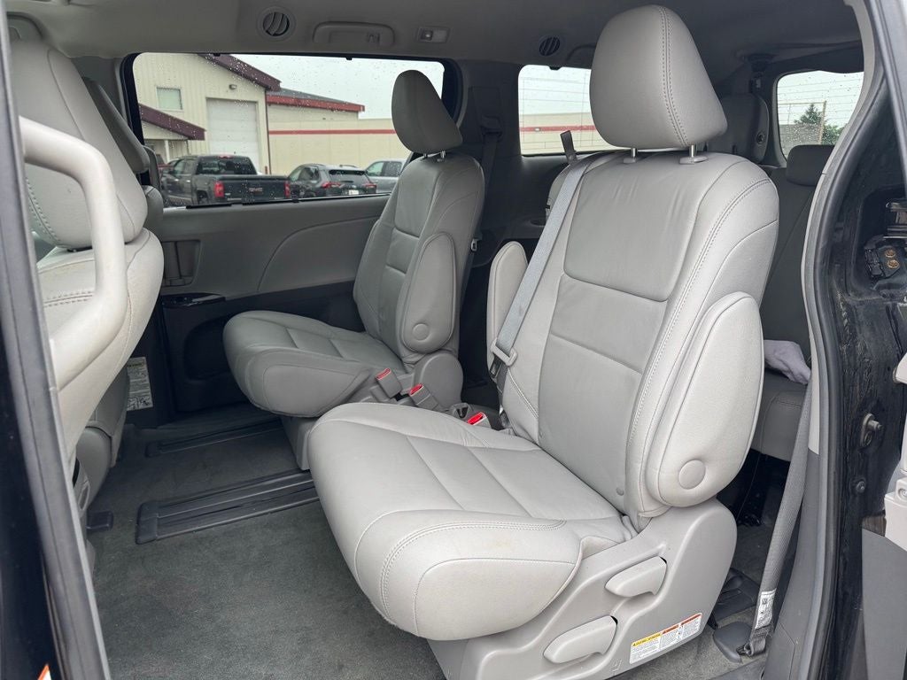 2017 Toyota Sienna XLE 8 Passenger