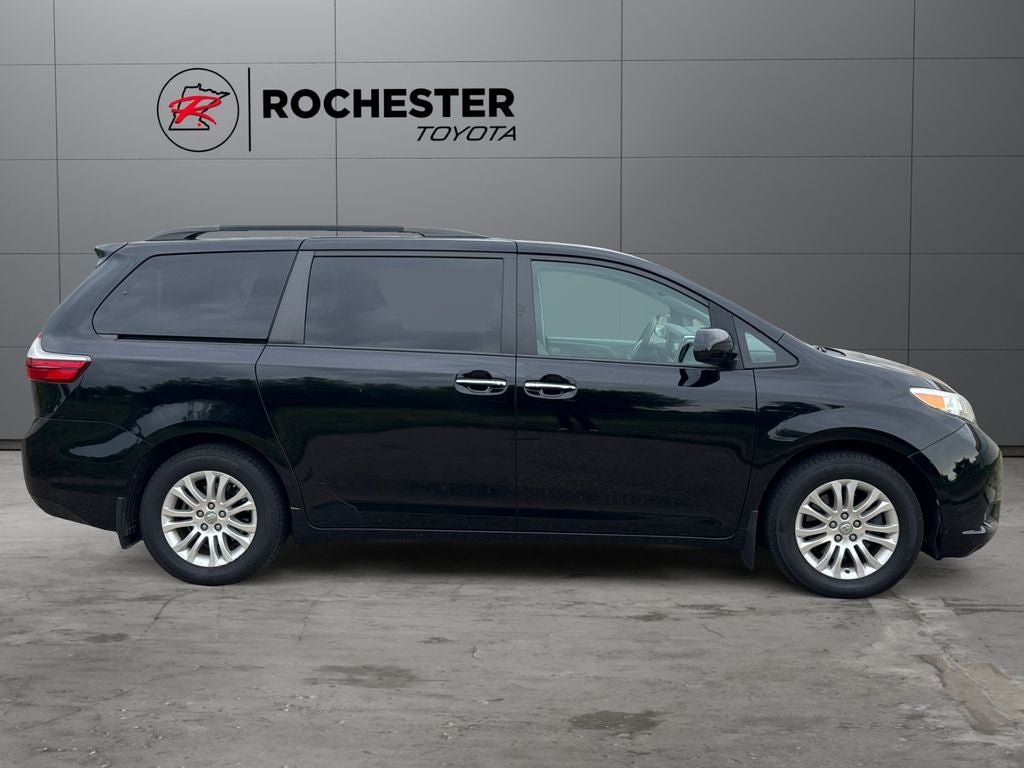 2017 Toyota Sienna XLE 8 Passenger