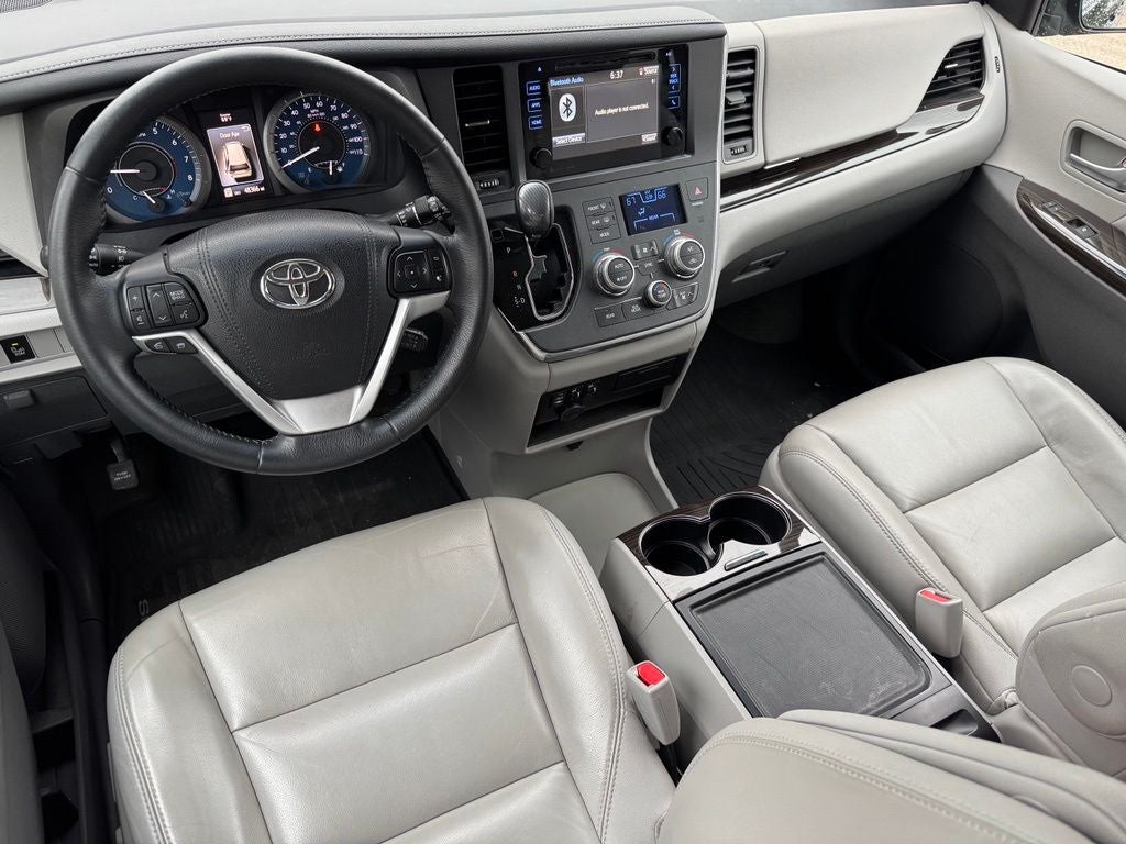 2017 Toyota Sienna XLE 8 Passenger