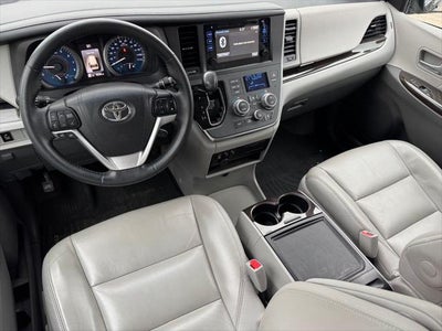2017 Toyota Sienna XLE 8 Passenger