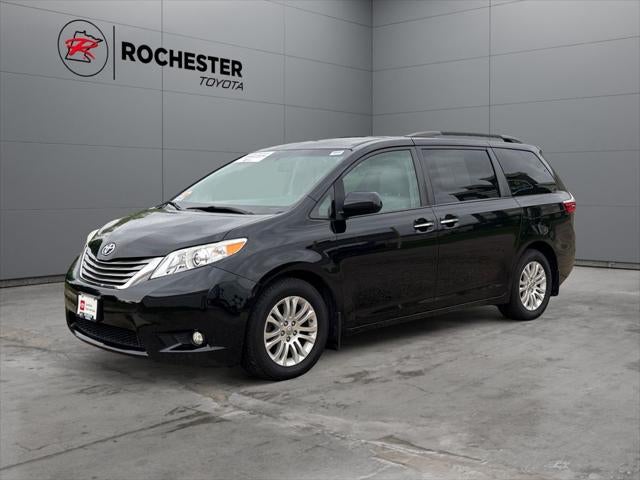 2017 Toyota Sienna XLE 8 Passenger