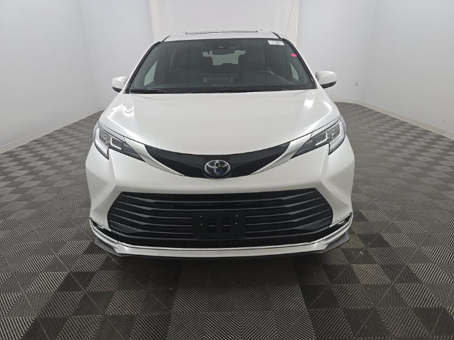 2025 Toyota Sienna Limited 7 Passenger