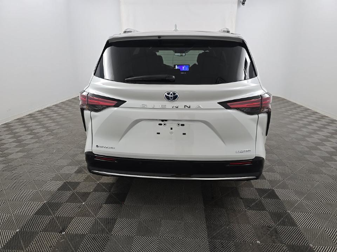2025 Toyota Sienna Limited 7 Passenger