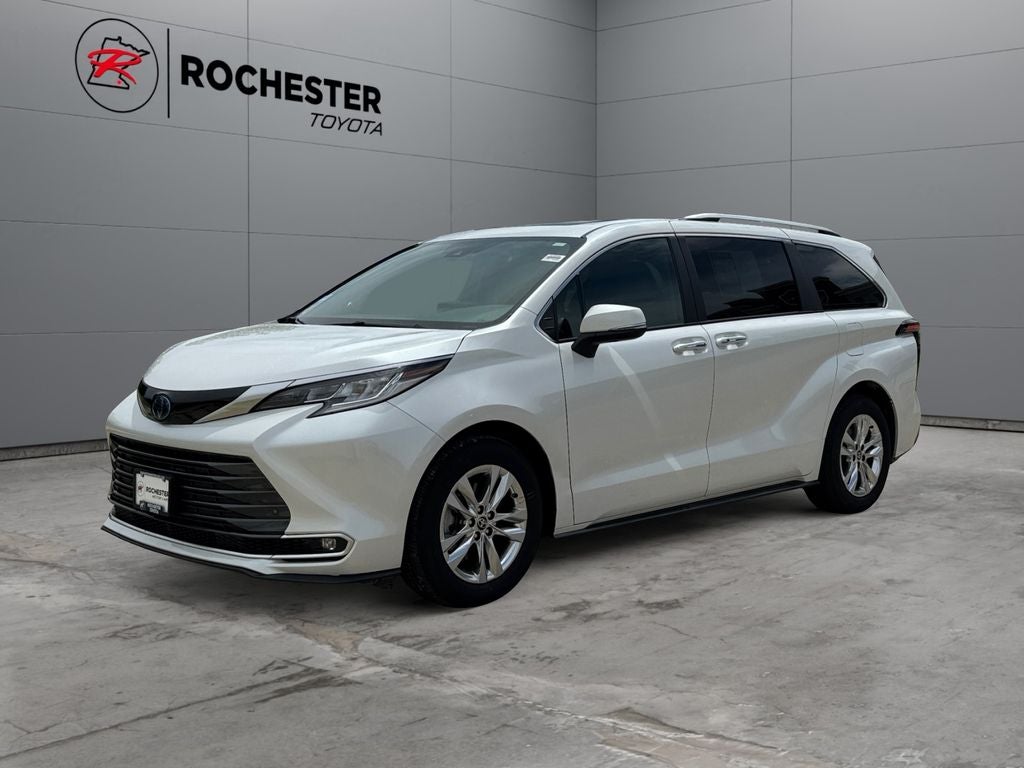 2025 Toyota Sienna Limited 7 Passenger