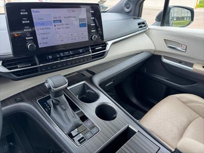 2023 Toyota Sienna Limited 7 Passenger
