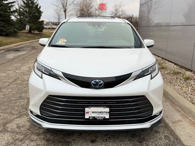 2025 Toyota Sienna Limited 7 Passenger