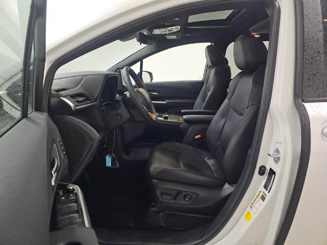 2025 Toyota Sienna Limited 7 Passenger