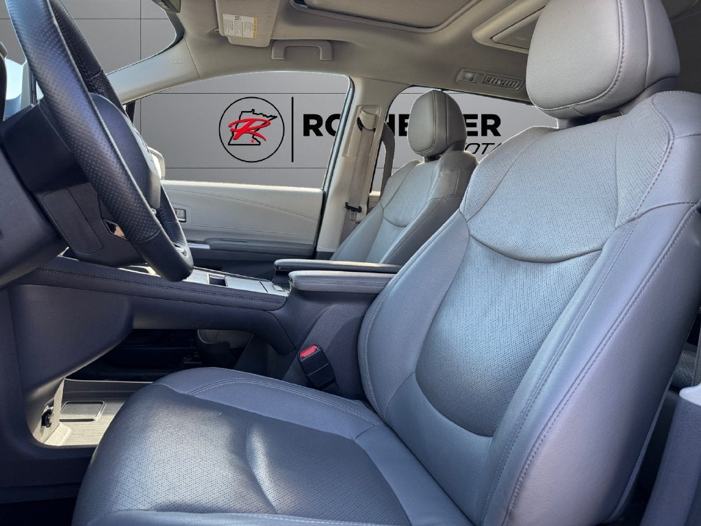 2023 Toyota Sienna Limited 7 Passenger
