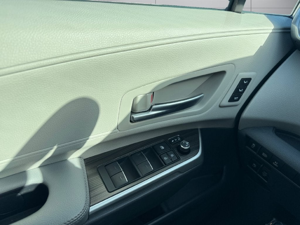 2023 Toyota Sienna Limited 7 Passenger
