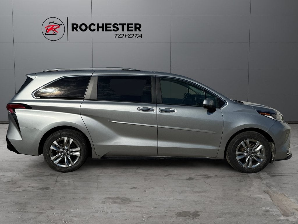 2023 Toyota Sienna Limited 7 Passenger
