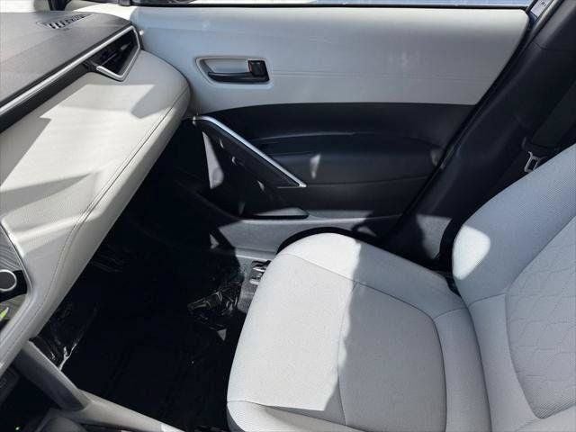 2024 Toyota Corolla Cross LE FWD