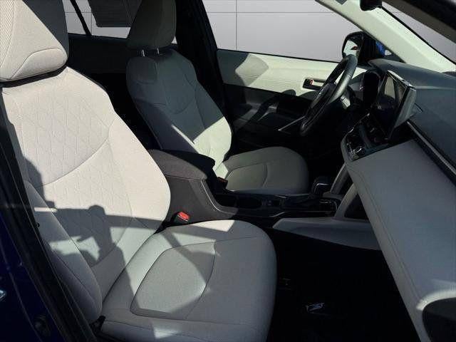 2024 Toyota Corolla Cross LE FWD