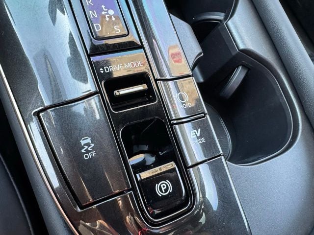 2025 Toyota Crown Signia Limited AWD