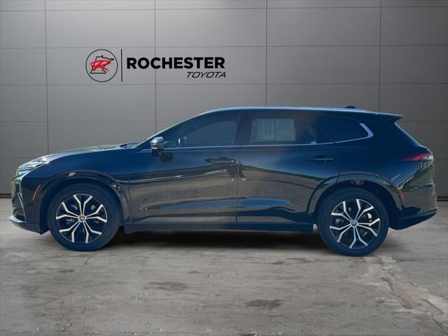 2025 Toyota Crown Signia XLE AWD