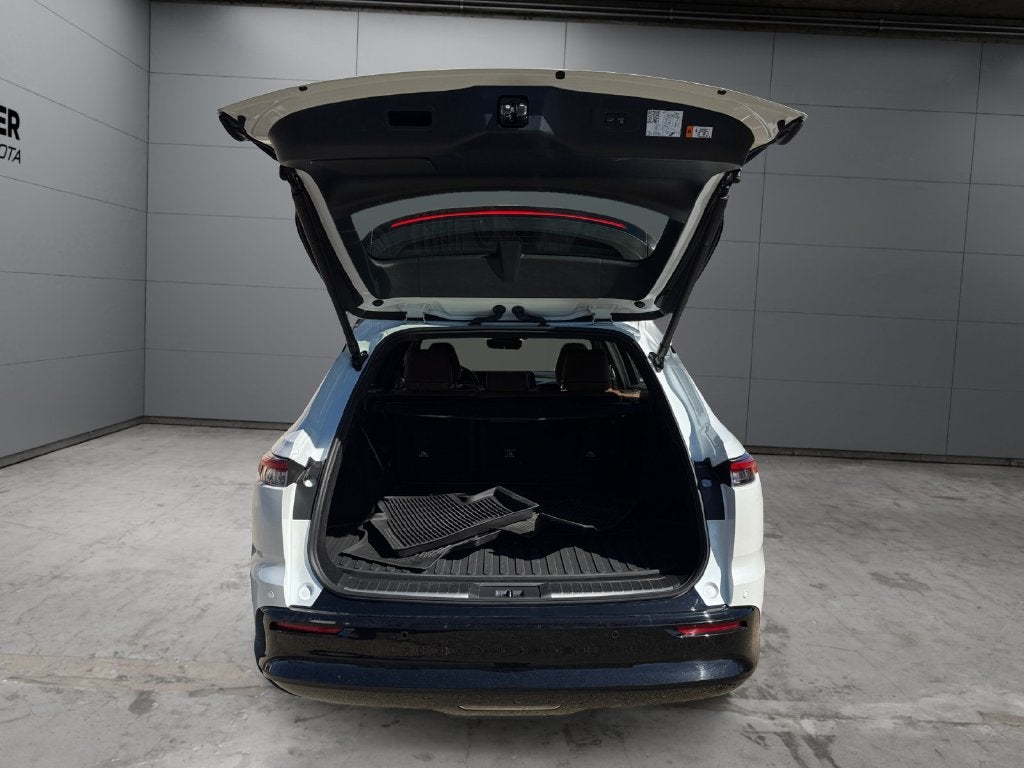 2025 Toyota Crown Signia Limited AWD