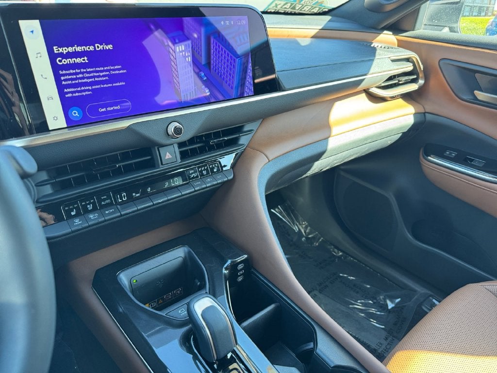 2025 Toyota Crown Signia Limited AWD