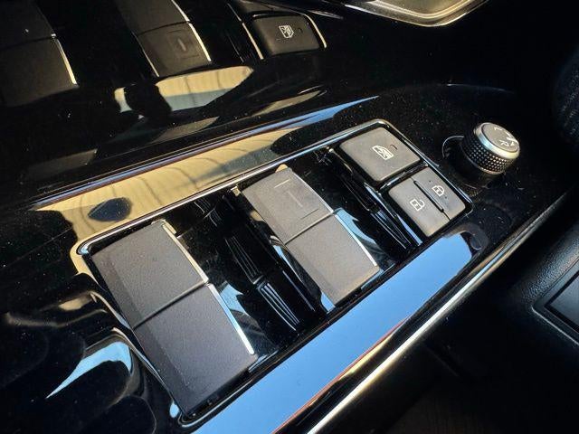 2023 Toyota bZ4X Limited AWD