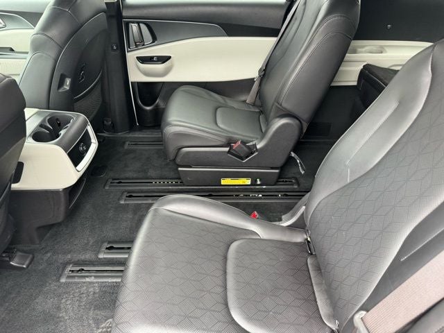 2024 Kia Carnival LX FWD