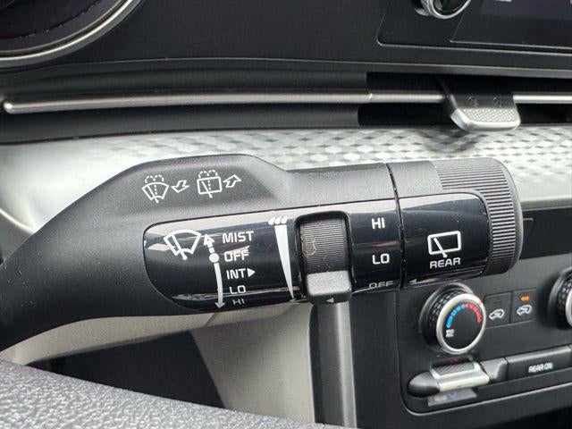 2024 Kia Carnival LX FWD