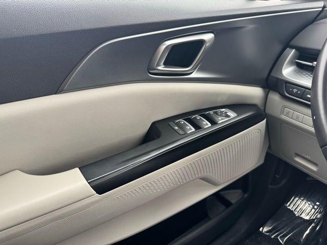 2024 Kia Carnival LX FWD