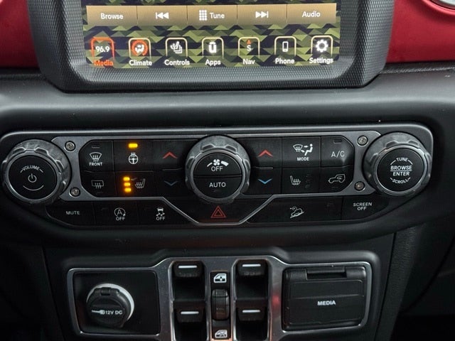 2020 Jeep Wrangler Unlimited Rubicon w/ Heated Steering Wheel + Navigation