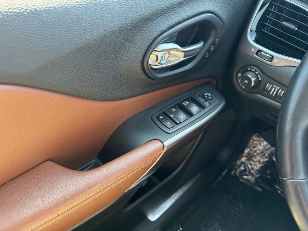 2020 Jeep Cherokee Overland