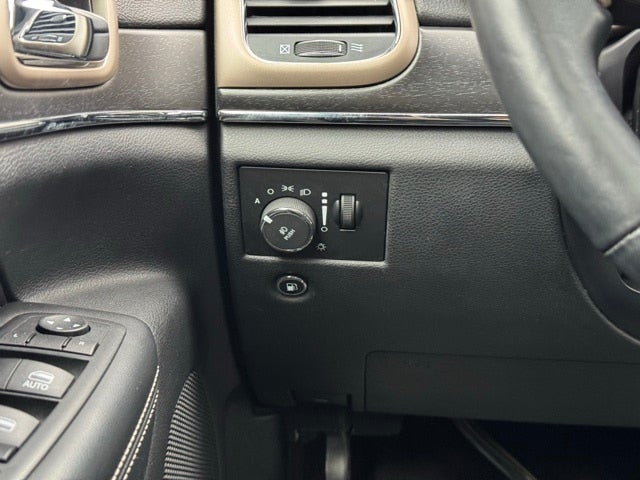 2017 Jeep Grand Cherokee Limited w/ Panoramic Sunroof + Trailer Tow Package