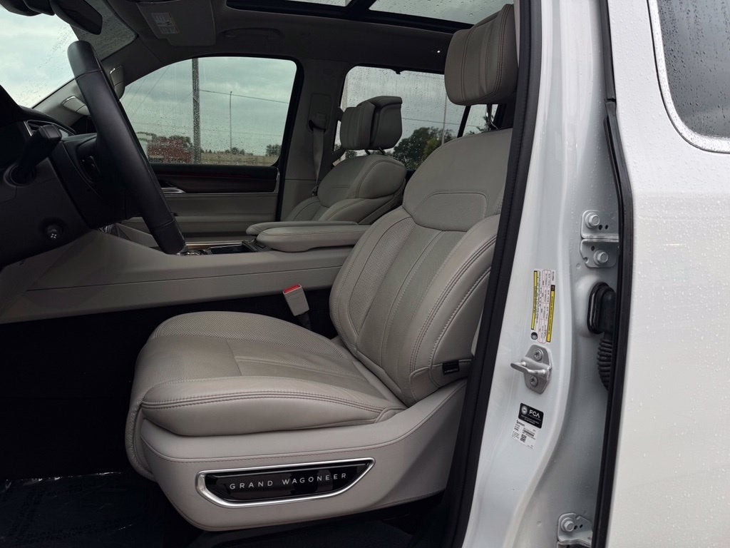 2023 Jeep Grand Wagoneer Base