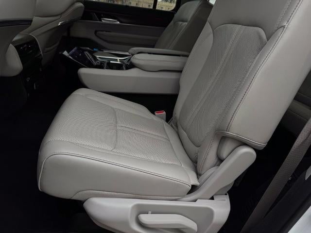 2023 Jeep Grand Wagoneer Base