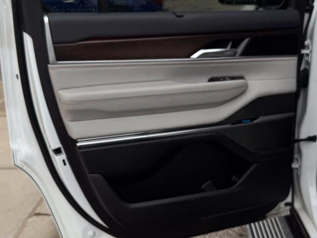 2023 Jeep Grand Wagoneer Base