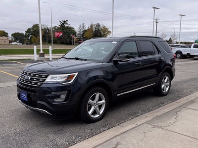 2017 Ford Explorer XLT w/Heated Steering Wheel + Tow Pkg